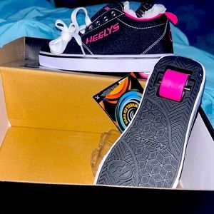 Girls Heelys Shoes - Brand New - Size 3 Youth